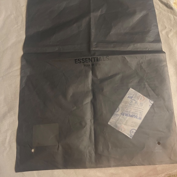 Men Essential Tshirt - Picture 4 of 5